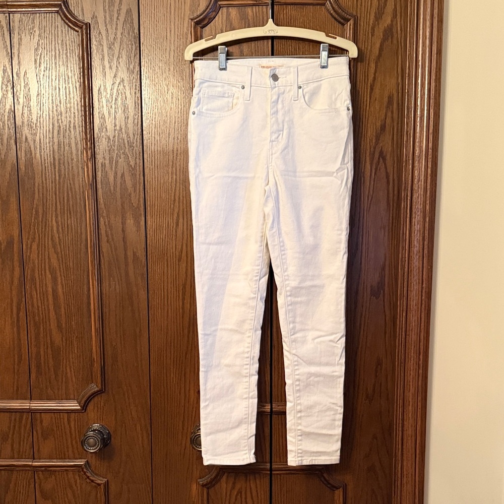 Levi’s White High Rise Skinny Jeans size 27